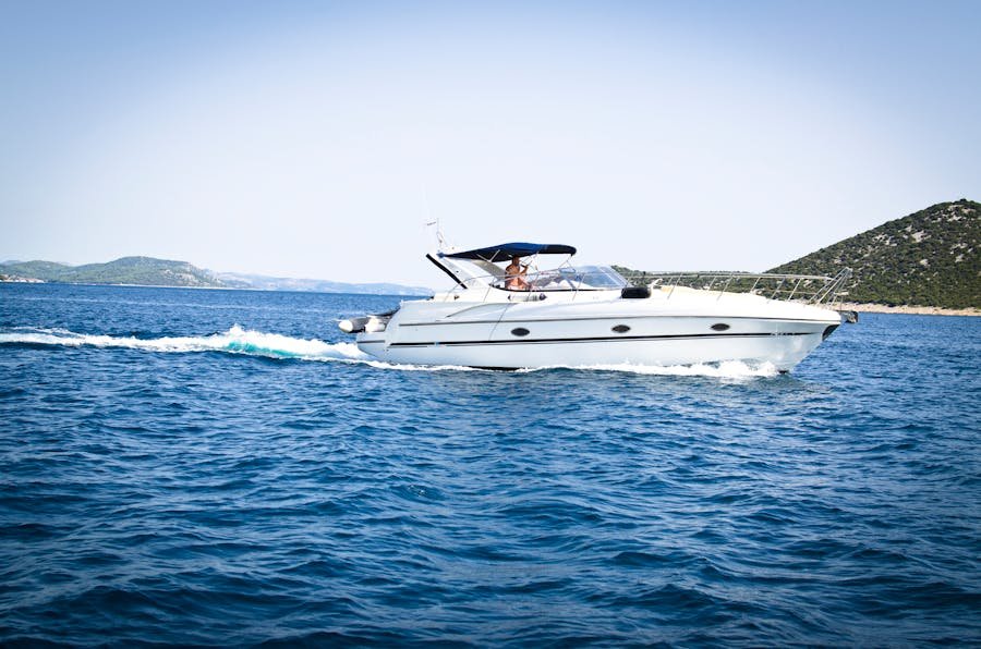 Mirage 95 yacht